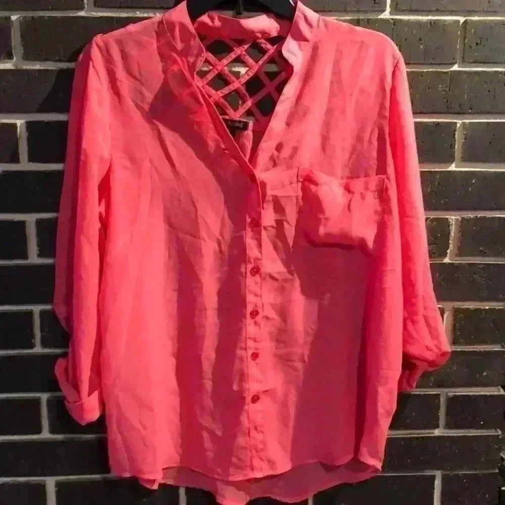 Nollie Women's Medium Semi-Sheer Peach Button Up Blouse